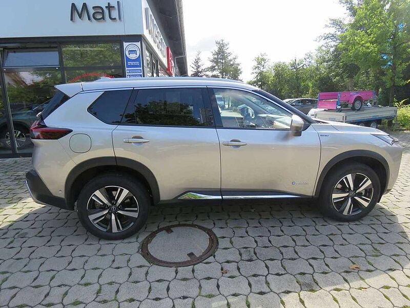 Nissan X-Trail e-4ORCE Tekna+ 1,5 VCT 213PS mit Schiebedach