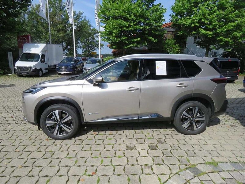 Nissan X-Trail e-4ORCE Tekna+ 1,5 VCT 213PS mit Schiebedach