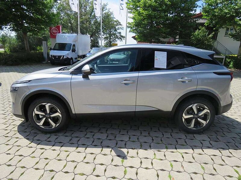 Nissan Qashqai N-Connecta 1,3 DIG-T 6MT 158PS mit Glasdach