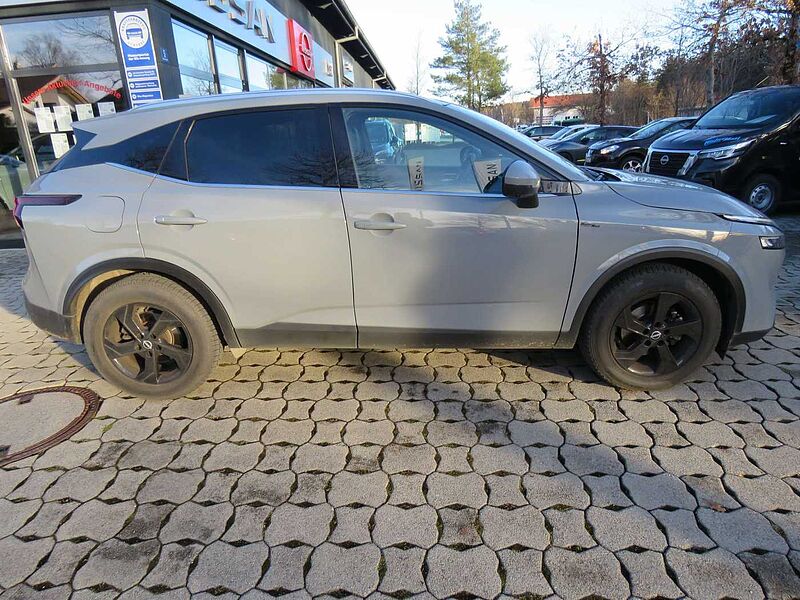 Nissan Qashqai Tekna+ 1,3 DIG-T 158PS Xtronic 4x4 mit AHK