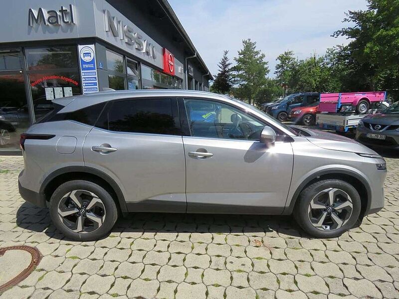 Nissan Qashqai N-Connecta 1,3 DIG-T 6MT 158PS mit Glasdach