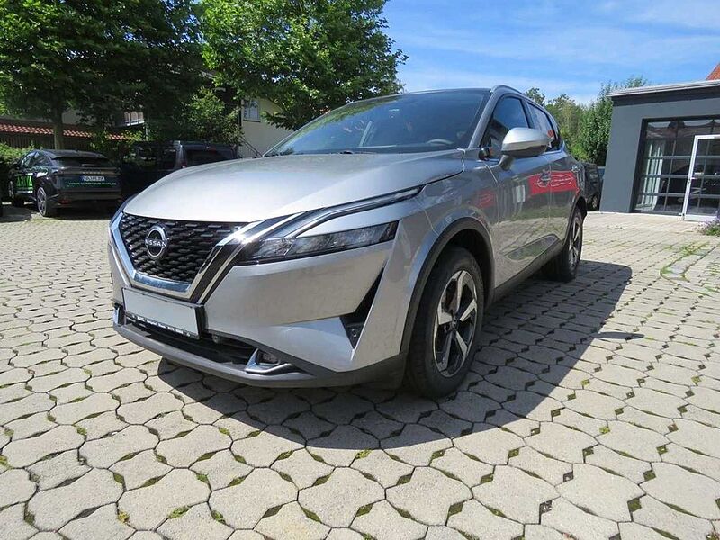 Nissan Qashqai N-Connecta 1,3 DIG-T 6MT 158PS mit Glasdach